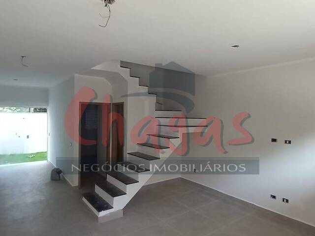 Sobrado para Venda em Caraguatatuba - 5