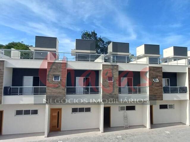 Sobrado para Venda em Caraguatatuba - 3