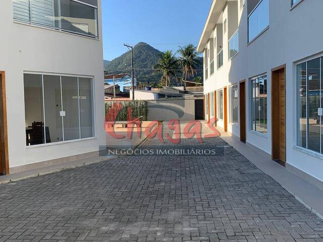 Casa para Venda em Caraguatatuba - 2