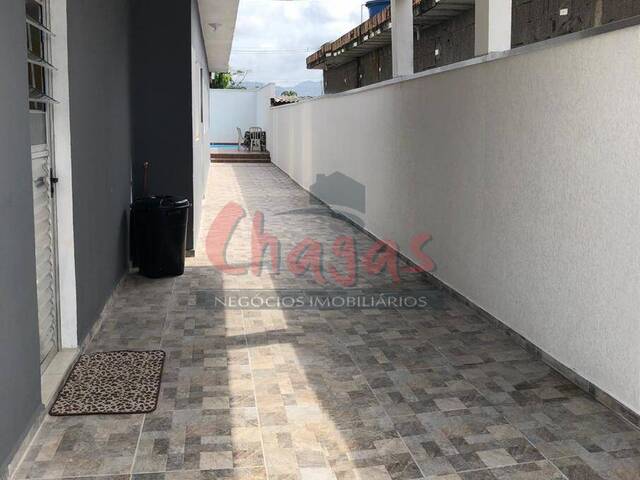 Casa para Venda em Caraguatatuba - 2
