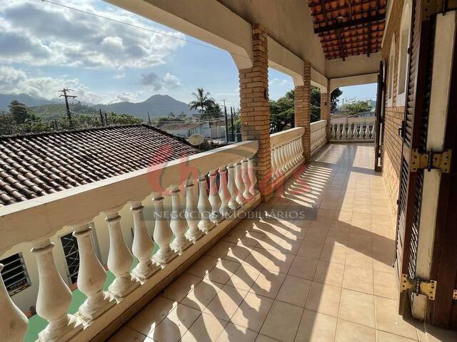 Sobrado para Venda em Caraguatatuba - 2